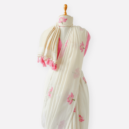 Woven Saree Saree Off-White & Pink The Sweet Lotus Jamdani Woven Pure Mul Cotton Saree With Unstitched Blouse Piece