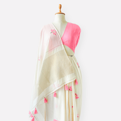 Woven Saree Saree Off-White & Pink The Sweet Lotus Jamdani Woven Pure Mul Cotton Saree With Unstitched Blouse Piece