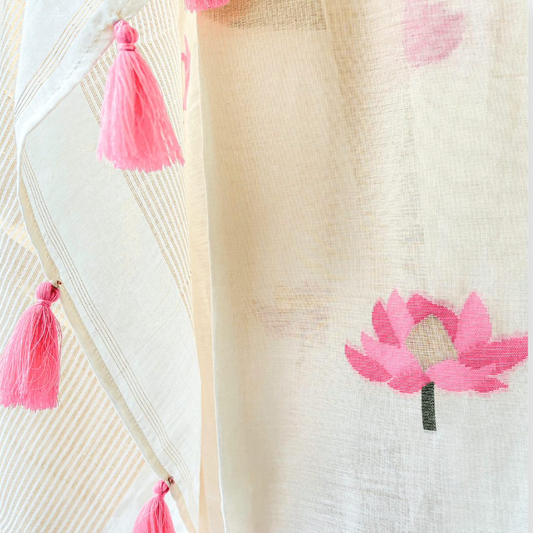 Woven Saree Saree Off-White & Pink The Sweet Lotus Jamdani Woven Pure Mul Cotton Saree With Unstitched Blouse Piece