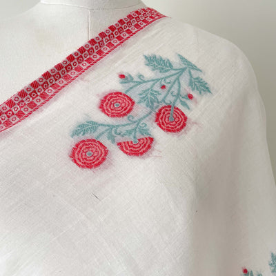 Fabric Pandit Dupatta White and Red Dyeable Woven Flowers of Taj Pure Mul Cotton Dupatta (2.3 Meters)